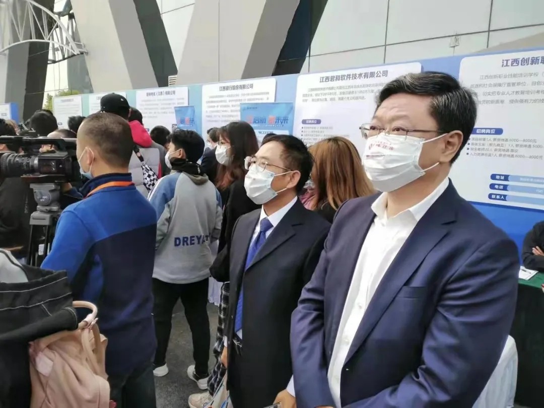 �ϲ���Ͷ��˾����Ӧ���ٳ�У�С��˶�